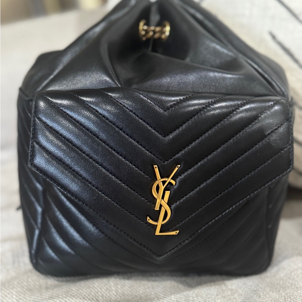 Saint Laurent Joe Drawstring Quilted Backpack – Black (Nero)